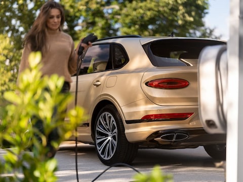 Bentley houdt langer vast aan brandstofauto's, eerste EV uitgesteld