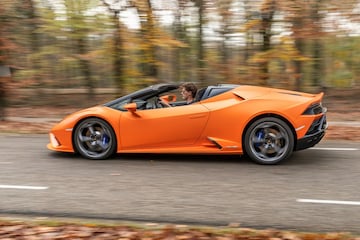 lamborghini huracan evo spyder rwd