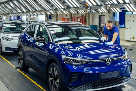 Volkswagen schroeft EV-productie terug: 'vraag valt tegen'