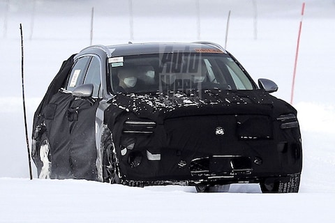 Genesis GV70 elektrisch door de sneeuw