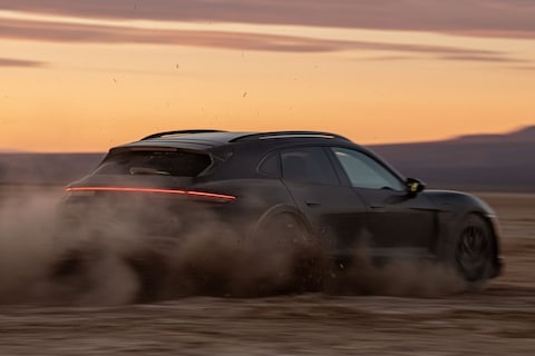 Porsche Taycan Cross Turismo klaar voor onthulling