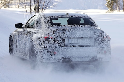 Nieuwe BMW M2 Coupé glibbert rond