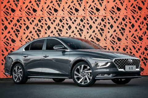 Hyundai Mistra vanuit alle hoeken