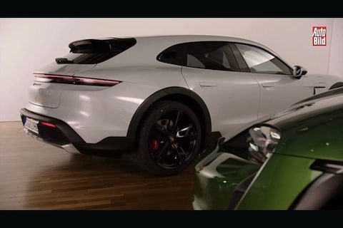 Porsche Taycan Cross Turismo al te zien