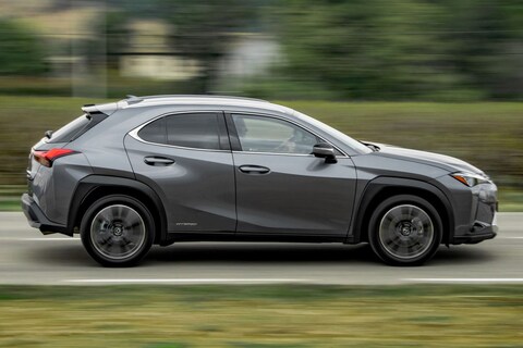 Lexus UX goedkoper door komst niet-hybride UX 200