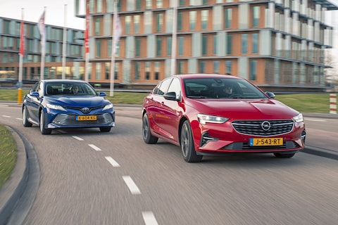 Opel Insignia vs. Toyota Camry - Vergelijkende Test