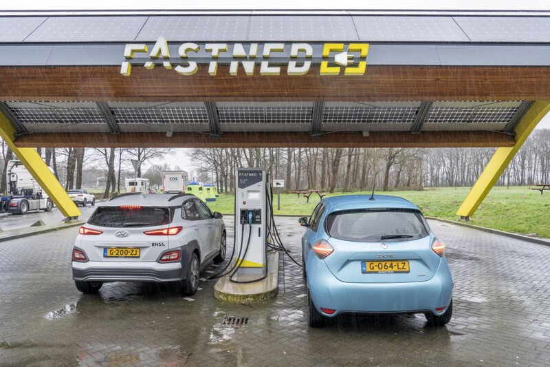 EV elektrisch rijden snelladen laden supercharger fastned