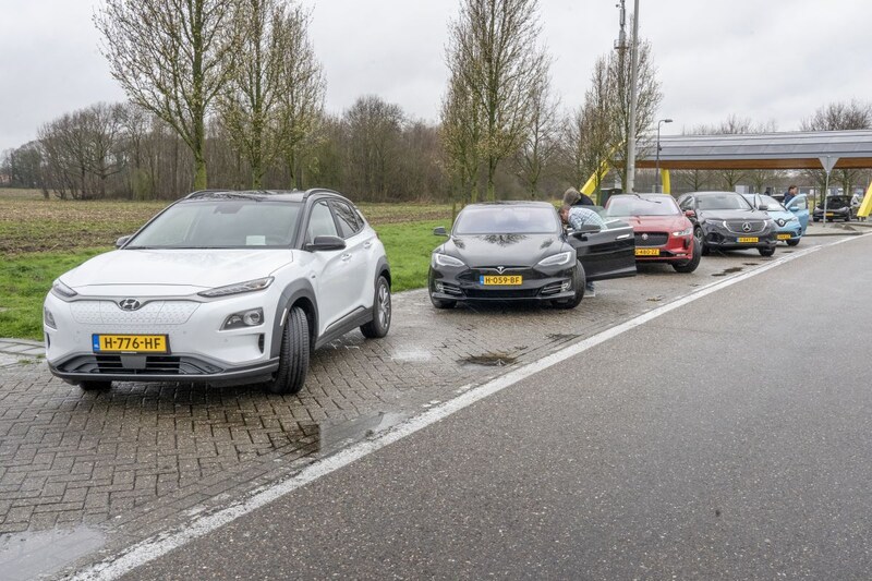 EV's multitest dubbeltest elektrisch EV Tesla Fastned
