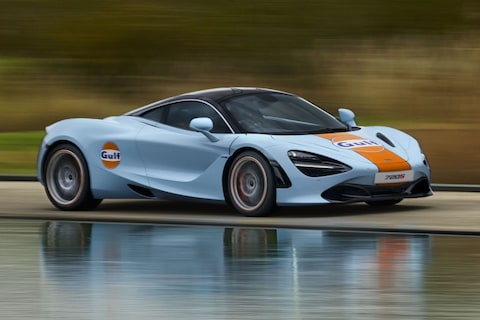 McLaren 720S in Gulf-jasje gestoken