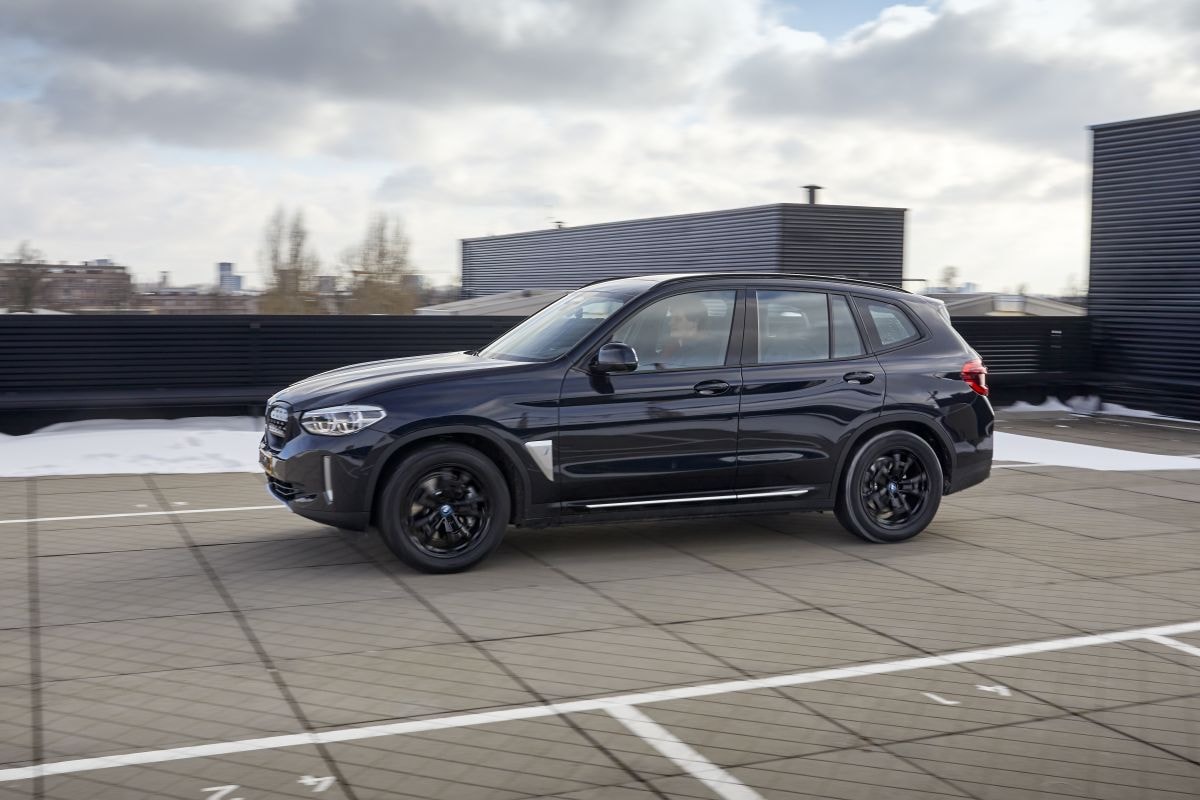 BMW iX3