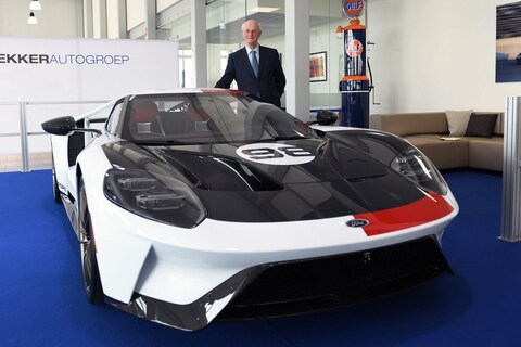 90-jarige Ford-dealer neemt speciale Ford GT in ontvangst