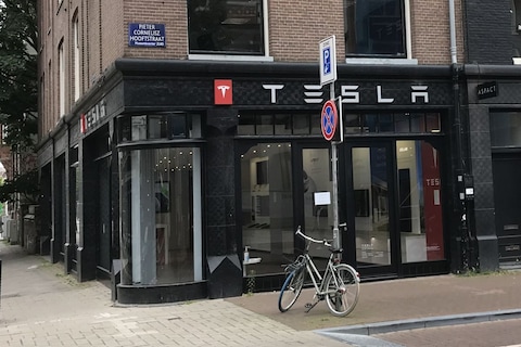 'Tesla sluit showrooms op dure locaties'