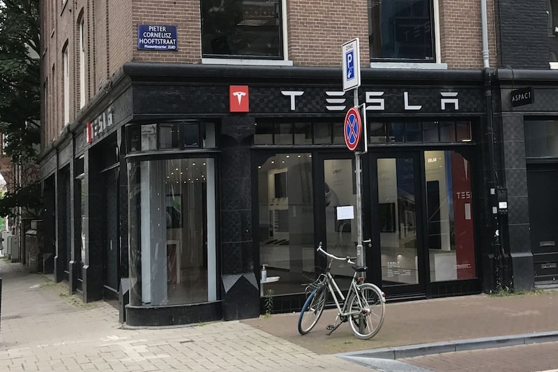 Tesla Store Amsterdam P.C. Hooftstraat