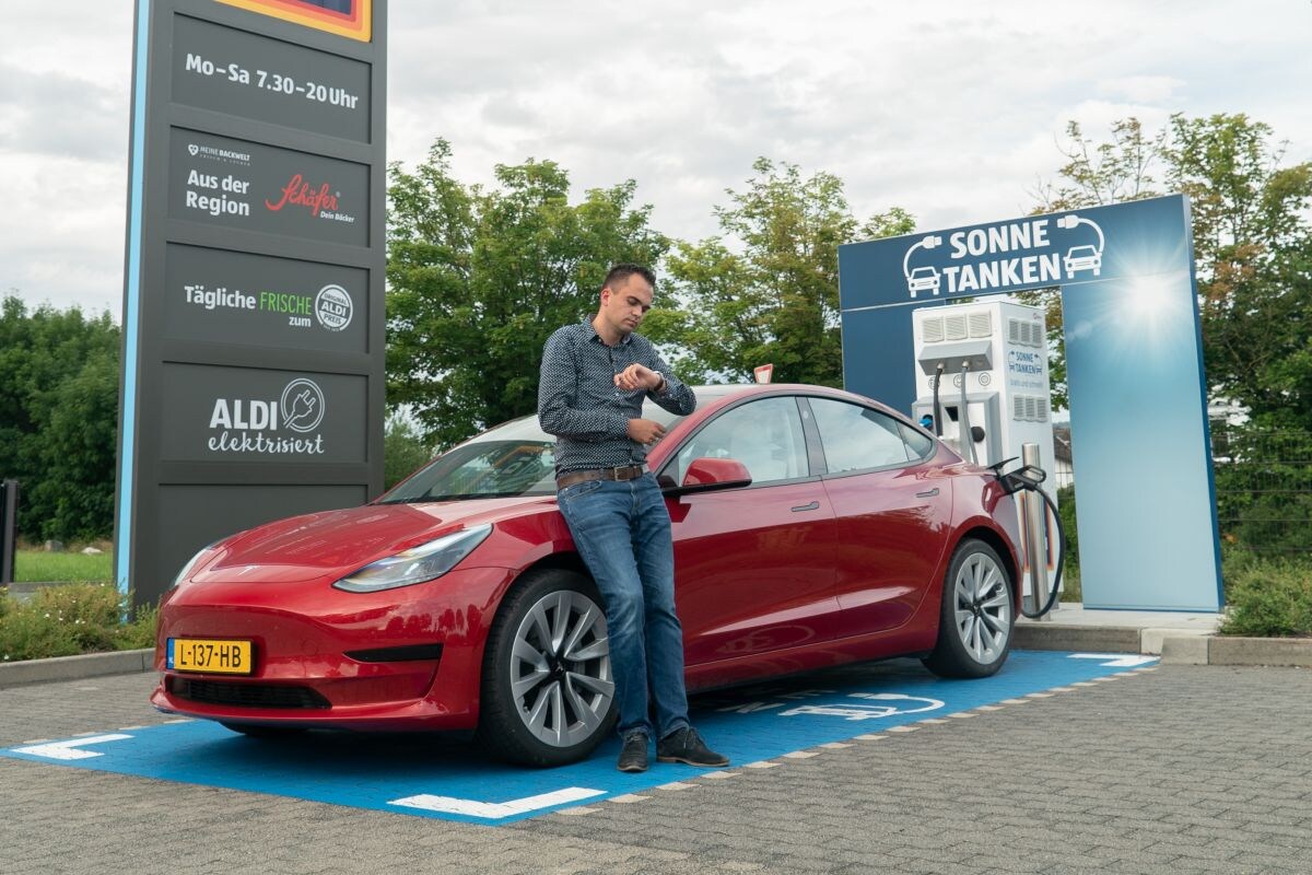 AutoWeek 29 - Tesla Model 3