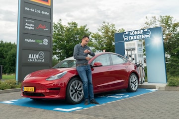 AutoWeek 29 - Tesla Model 3