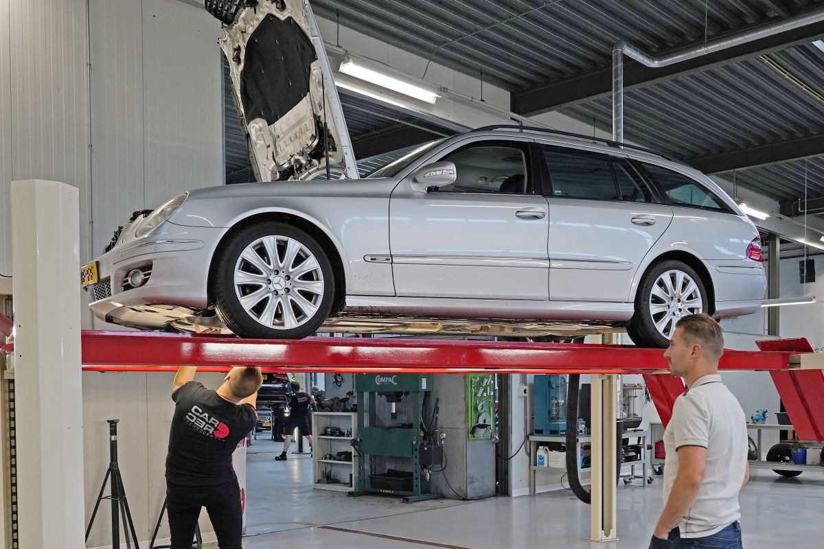 Mercedes-Benz E-klasse Klokje Rond