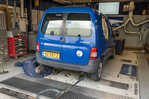 Barrelbrigade 2021 - Peugeot Partner - Op de rollenbank