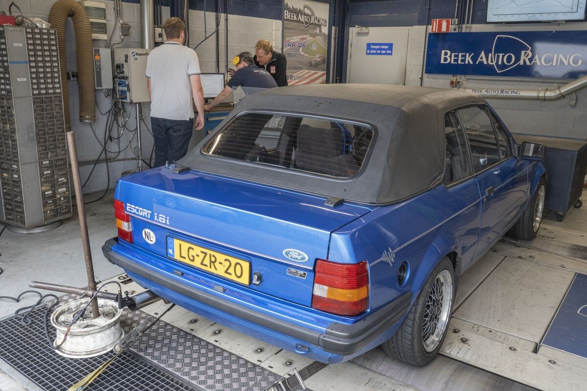 AutoWeek 34 - Op de Rollenbank - Ford Escort Cabrio 1.6 1984