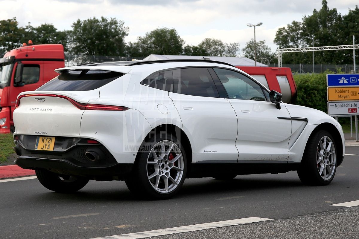 Aston Martin DBX Hybrid