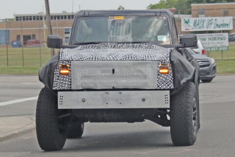 Ford Bronco Raptor testend op weg