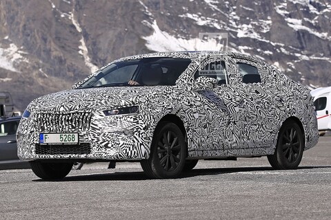 Skoda's nieuwste sedan betrapt