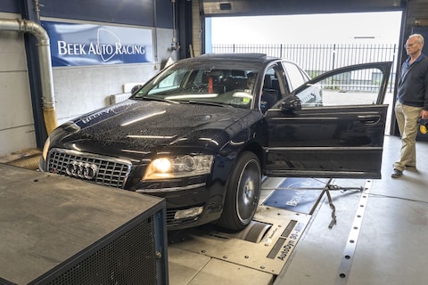 Audi A8 4.2 quattro - Op de Rollenbank