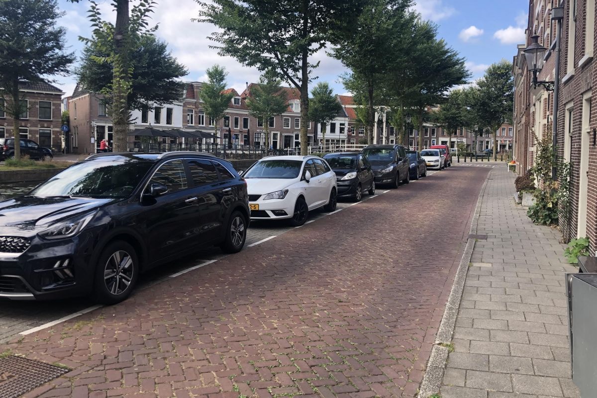 Parkeren langs gracht Weesp