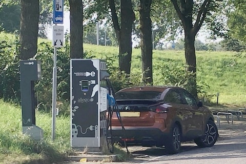 Hoe werkt een snellader en wat is het voordeel ervan?