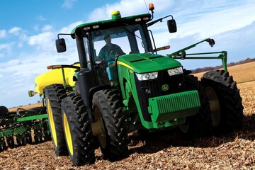 John Deere tractor trekker