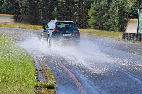 Hebben vierseizoenenbanden minder snel last van aquaplaning?