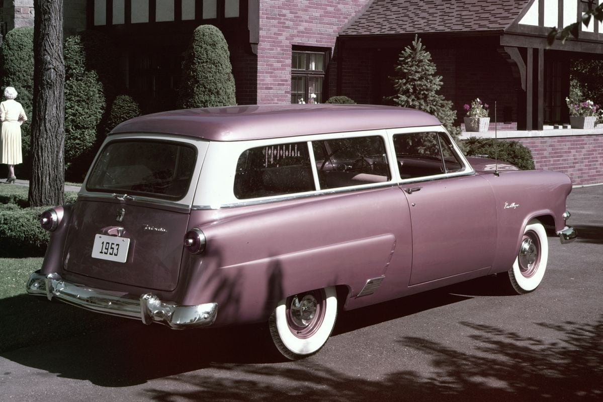Ford Mainline Ranch Wagon V8