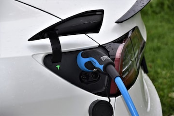 opladen auto tesla (foto Waldemar Brandt)