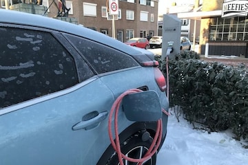 Laadkabel sneeuw vorst ijs