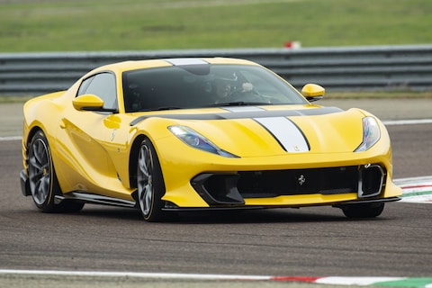 Ferrari 812 Competizione kost 7 ton