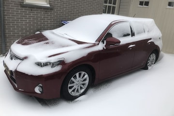 Winter auto sneeuw Lexus CT200h
