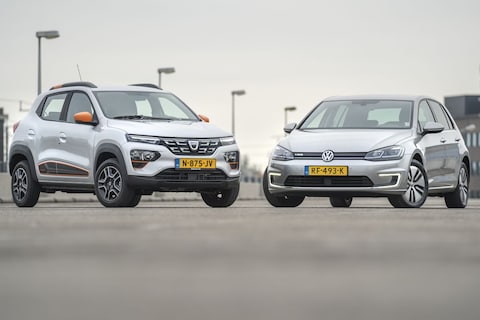 Dacia Spring vs. Volkswagen e-Golf (2017) - Vergelijkende Test