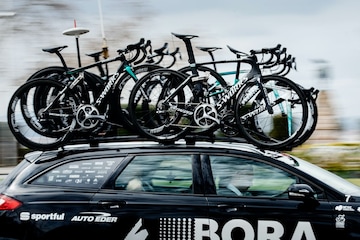 Fietsendrager Fietsen dak wielrenploeg