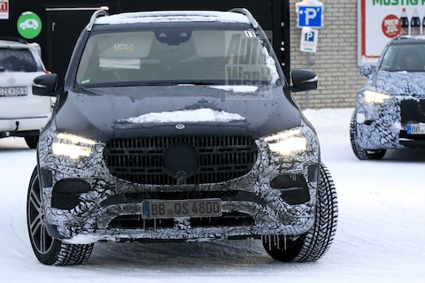 Mercedes-Benz GLE gefacelift de sneeuw in