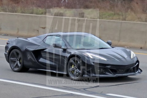 Hybride Chevrolet Corvette E-Ray onderweg