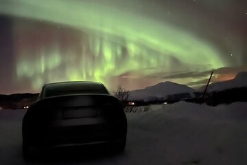 Tesla Model 3 Scandinavië Noorderlicht