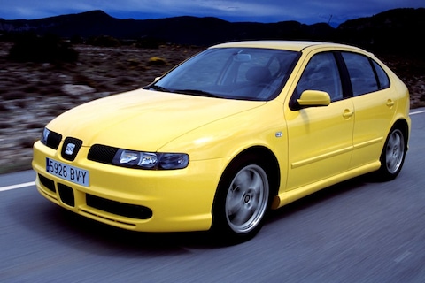 Frappante overeenkomsten tussen eerste Seat Leon Cupra en de Cupra Born