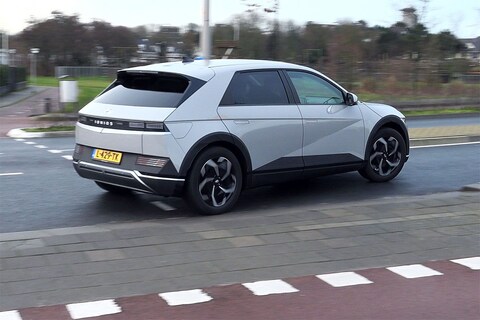 Achteruitkijkspiegel - 'Elke soort auto kan een Alfa Romeo zijn'