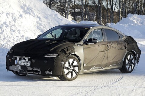 Hyundai Ioniq 6 door de sneeuw