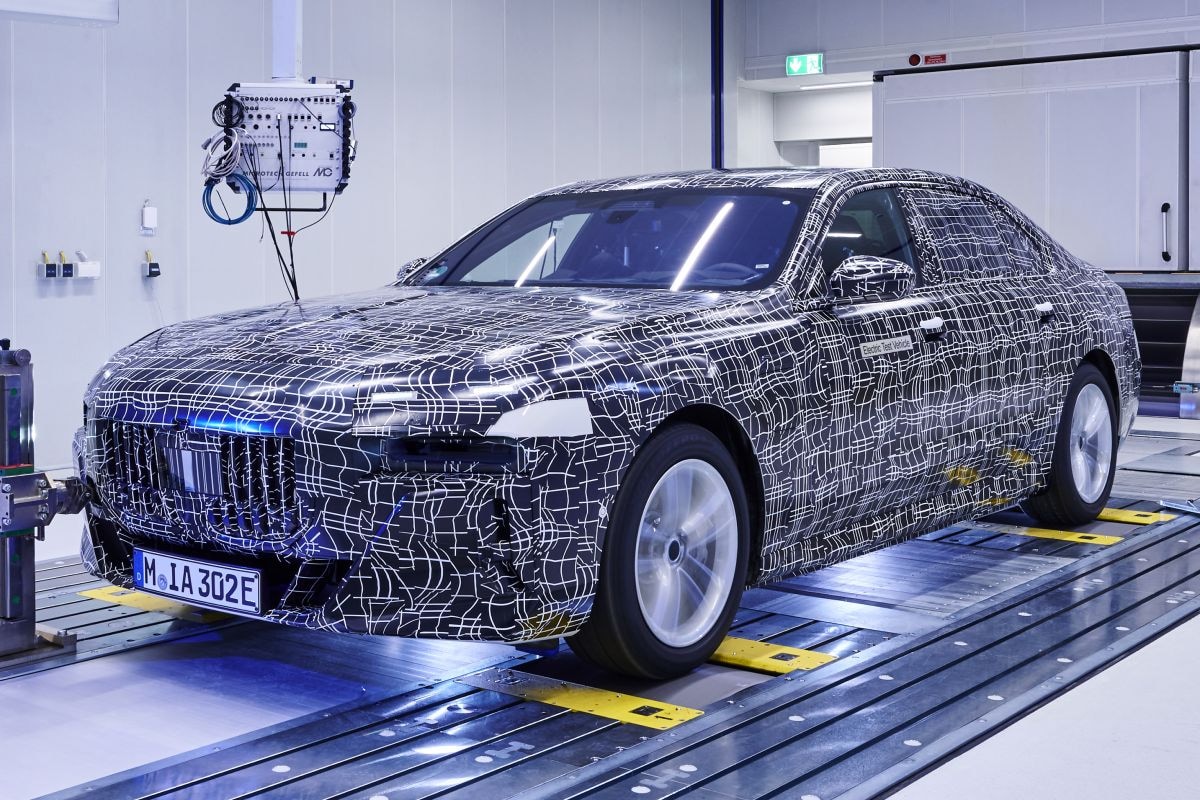 BMW i7