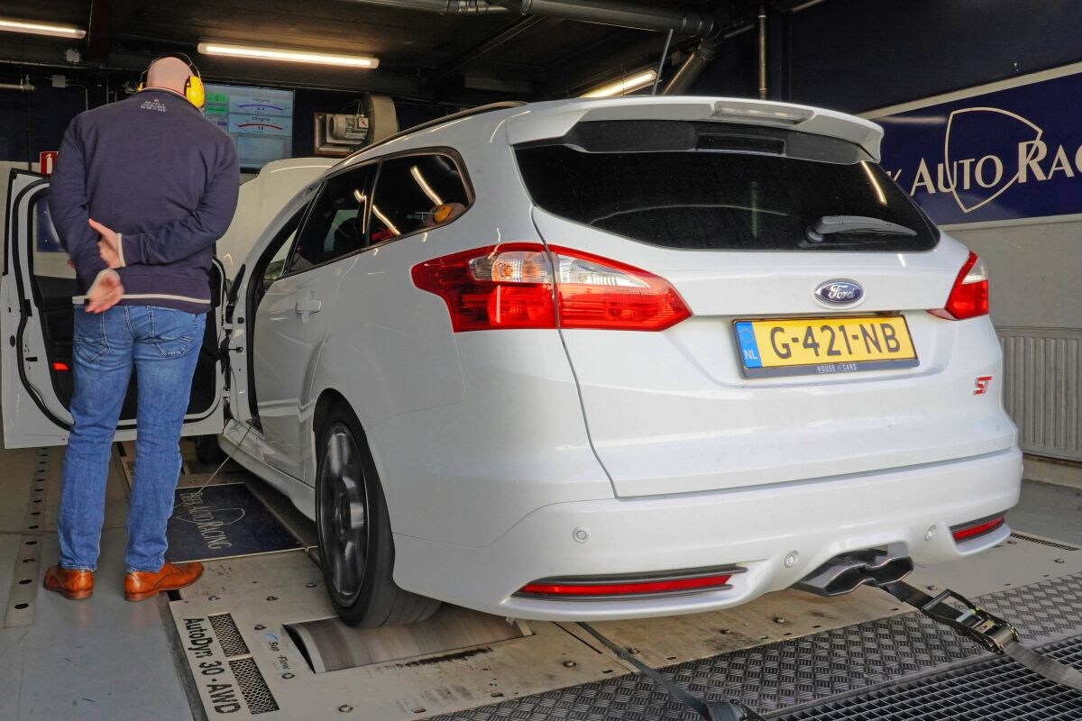 Ford Focus ST Wagon Rollenbank