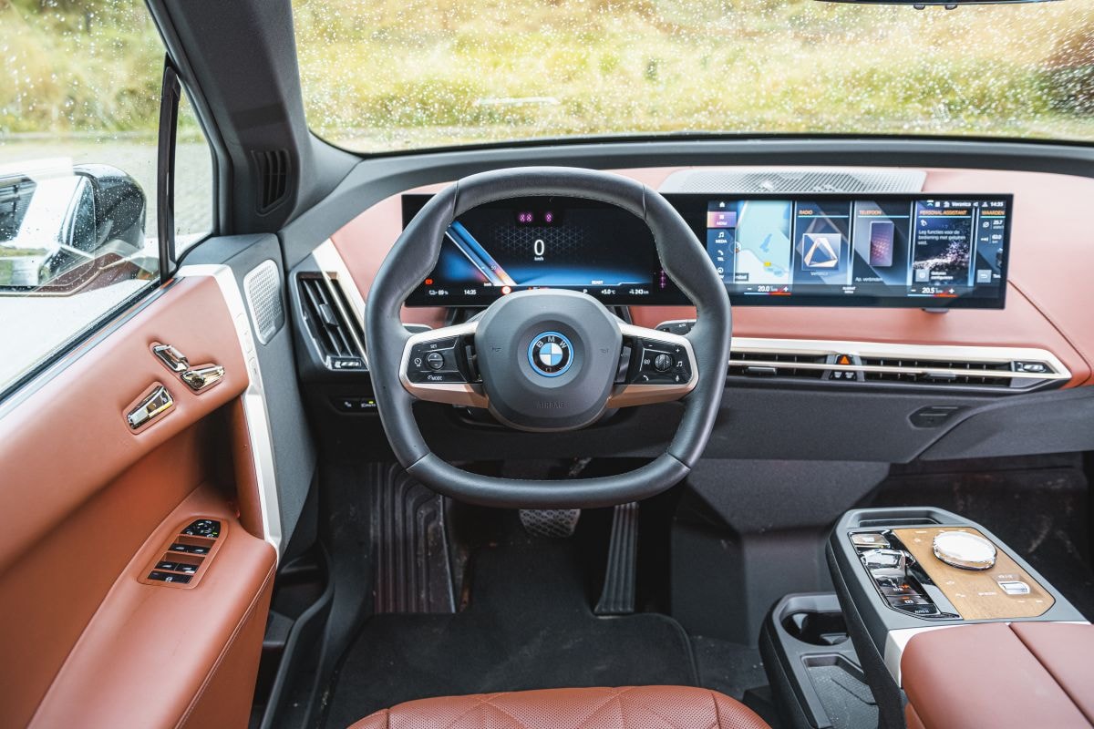 BMW iX