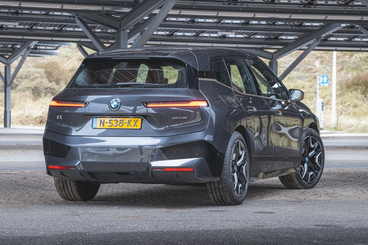 BMW iX