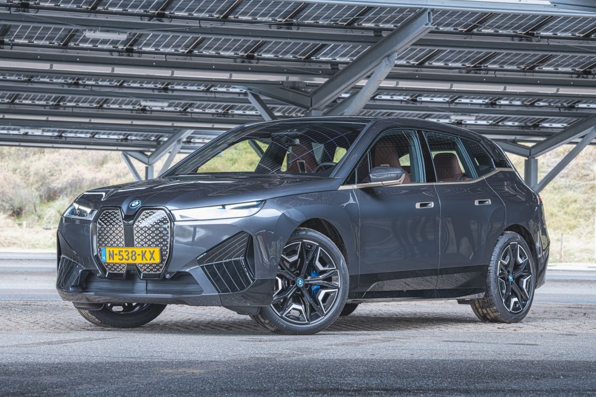BMW iX