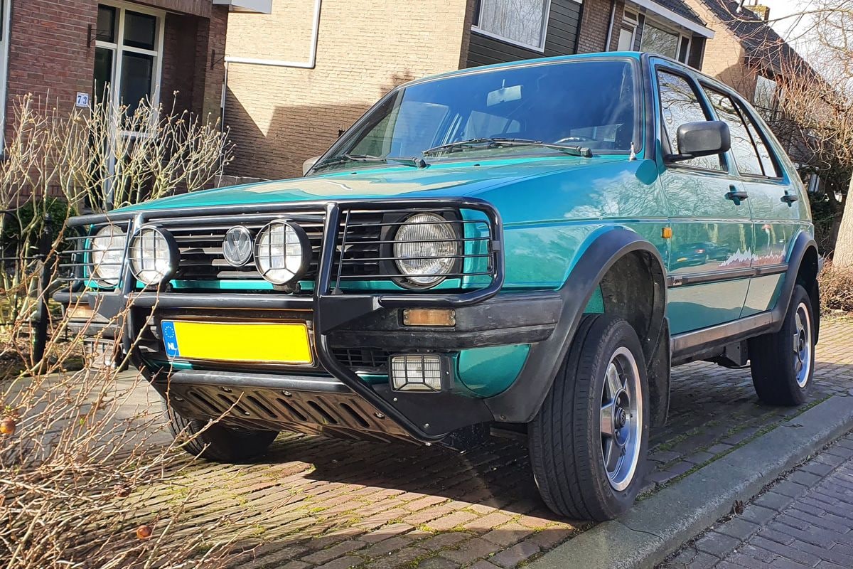 In het wild Volkswagen Golf Country