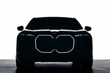 BMW i7 teaser